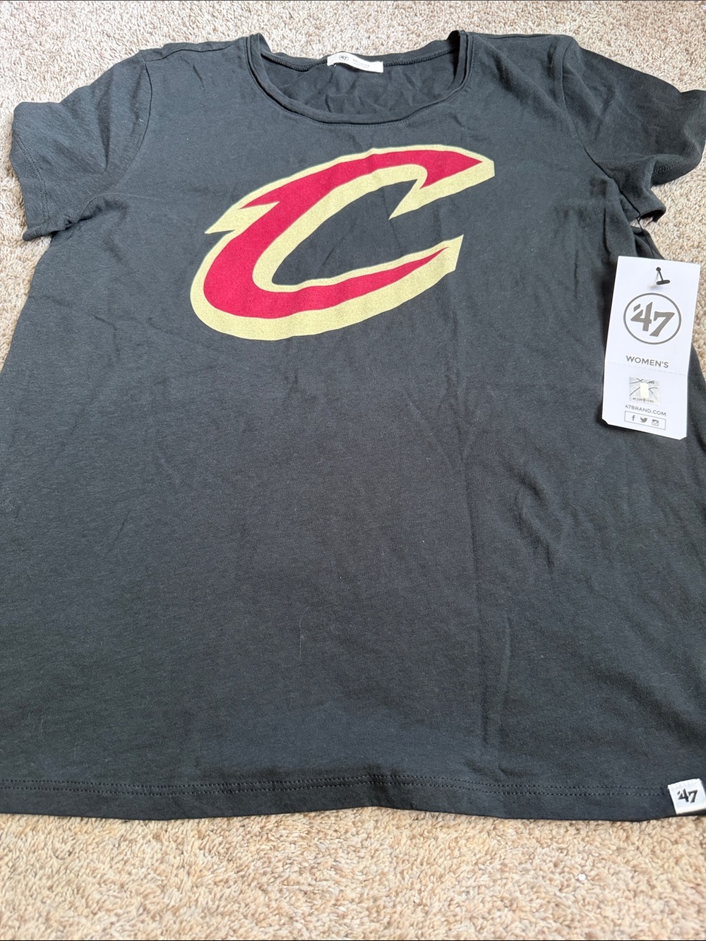 NWT SIZE MEDIUM 47 Women's Cleveland Cavaliers Black Tee with Red & Gold C Logo